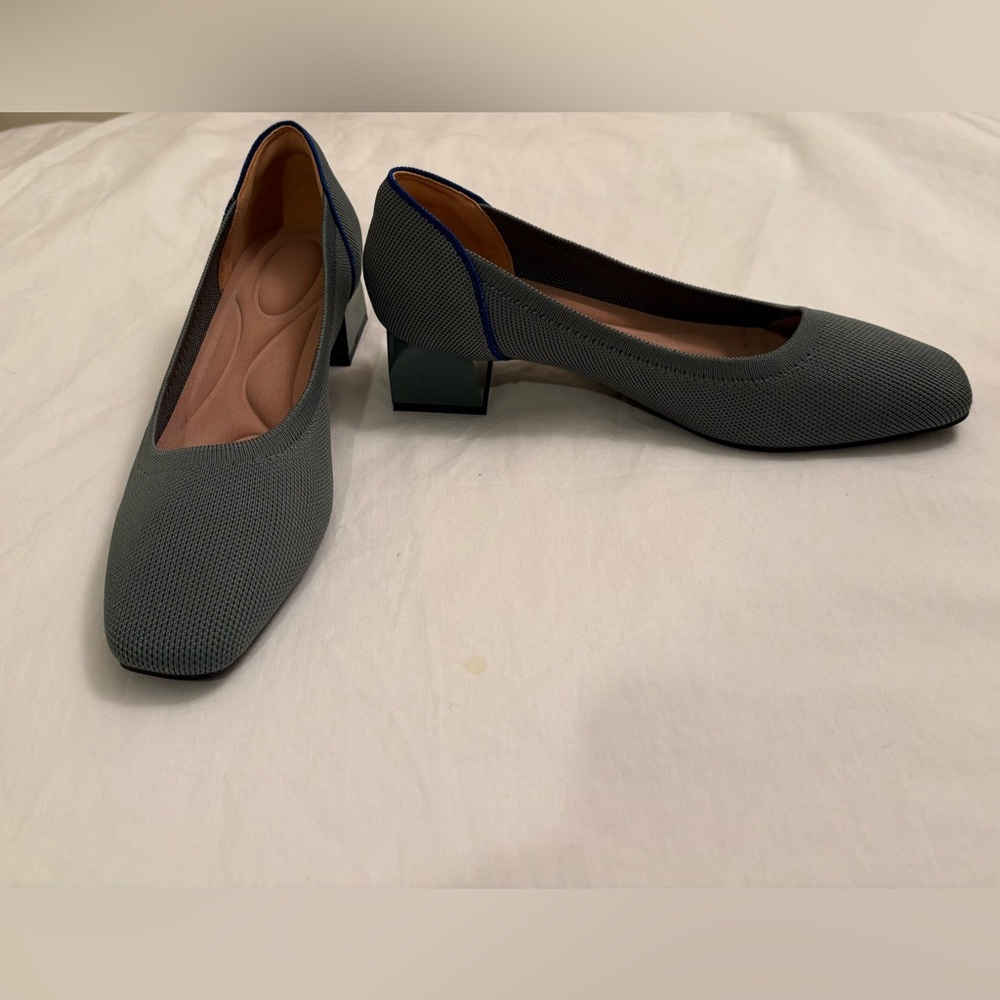 Ladies Short Heels, Green with Blue Trim, size 8/8.5